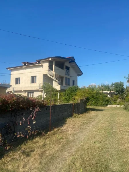 Durres, shitet apartament 3 Katshe Kati 0, 426 m² 270.000 € (Rruga Asti Gogoli)