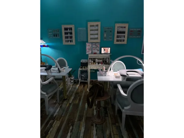 Tirane, shitet ambjent biznesi Kati 0, 37 m² (Ish Ekspozita)