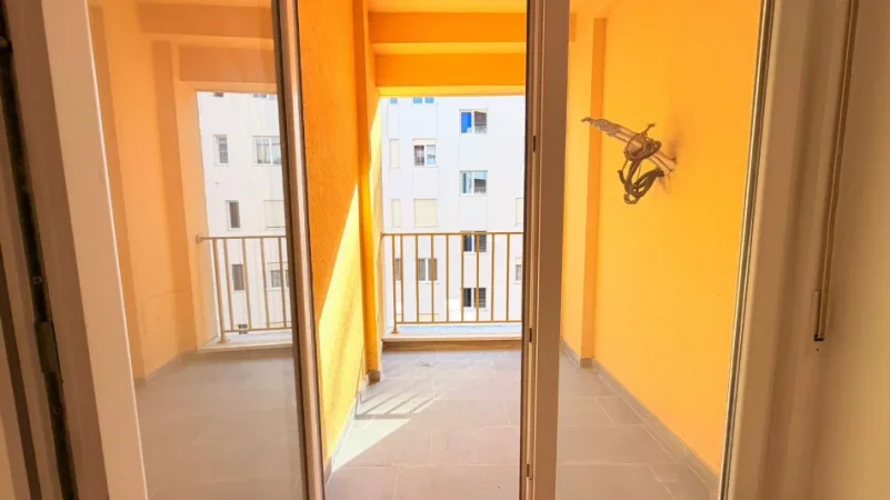 Tirane, shitet apartament 2+1+Ballkon , (selite)