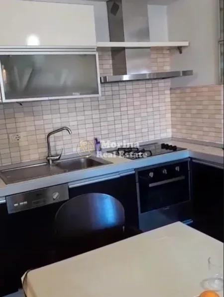 Tirane, jepet me qera apartament 2+1 Kati 5, 112 m² 700 € (Zogu i ZI)