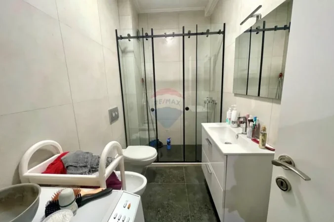 Tirane, shitet apartament 1+1+Ballkon Kati 3, 68 m² 140.000 € (spitali amerikan 3)