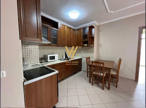 Tirane, jepet me qera apartament 1+1+Ballkon Kati 5, 74 m² 620 € (QENDER)