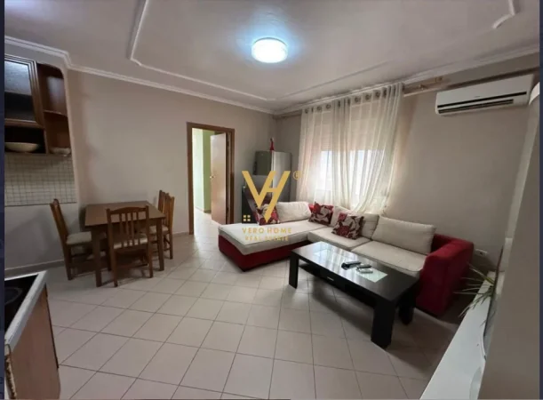 Tirane, jepet me qera apartament 1+1+Ballkon Kati 5, 74 m² 620 € (QENDER)