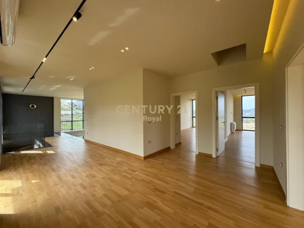 Tirane, jepet me qera Vile 3 Katshe Kati 3, 600 m² 7.000 € (Rolling Hills)