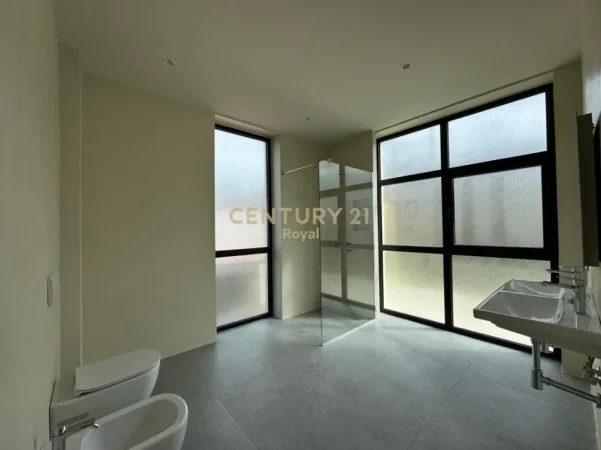 Tirane, jepet me qera Vile 3 Katshe Kati 3, 600 m² 7.000 € (Rolling Hills)