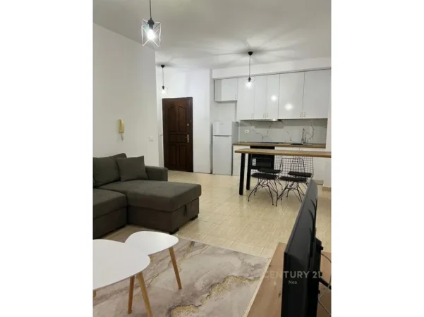 Tirane, jepet me qera apartament 2+1 Kati 3, 75 m² 600 € (Spitali Amerikan 3)