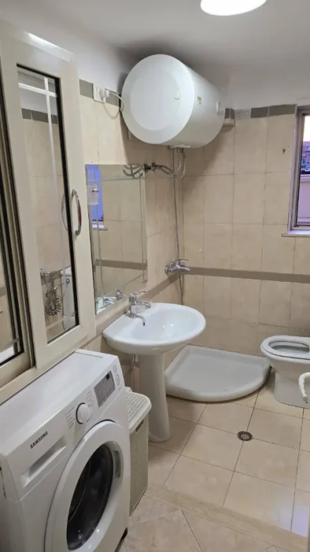 Tirane, jepet me qera apartament 2+1+Ballkon Kati 3, 75 m² 550 € (Rruga e Dibres/)