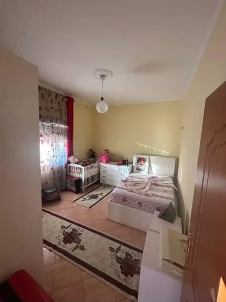 Tirane, jepet me qera apartament 2+1 Kati 1, 450 € (Casa Italia)