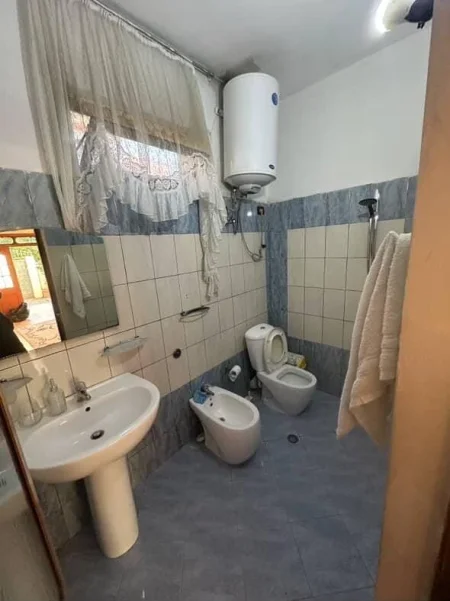 Tirane, jepet me qera apartament 2+1 Kati 1, 450 € (Casa Italia)