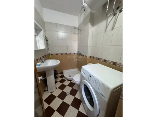 Tirane, jepet me qera apartament 1+1 Kati 6, 60 m² 500 € (Myslym Shyri)