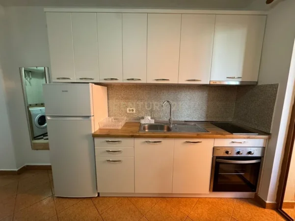 Tirane, jepet me qera apartament 1+1 Kati 6, 60 m² 500 € (Myslym Shyri)
