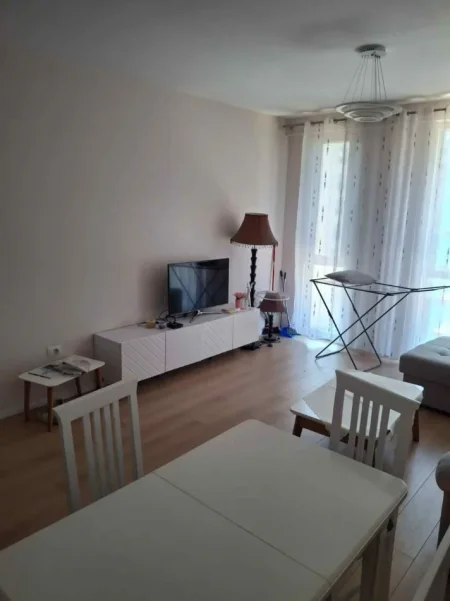 Tirane, jepet me qera apartament 2+1+Ballkon Kati 4, 98 m² 700 € (Ish Fusha e Aviacionit)