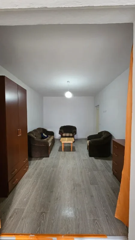 Tirane, jepet me qera apartament 1+1+Ballkon Kati 2, 60 m² 550 € (Blloku/Rruga Sami Frasheri)