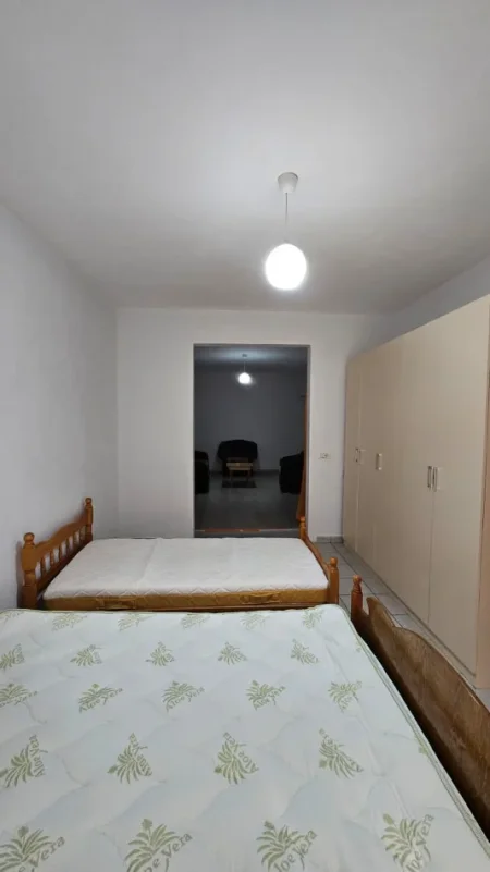 Tirane, jepet me qera apartament 1+1+Ballkon Kati 2, 60 m² 550 € (Blloku/Rruga Sami Frasheri)