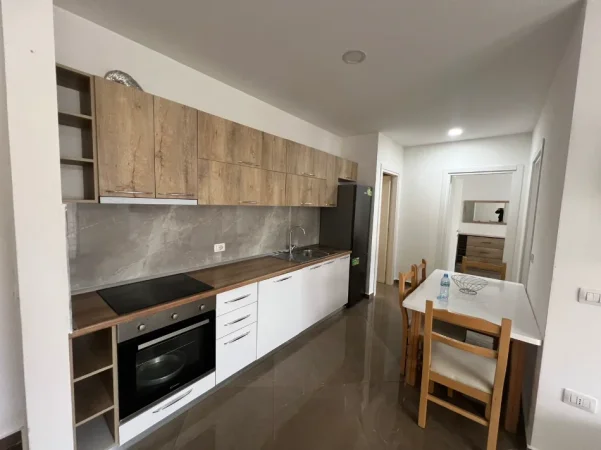 Tirane, jepet me qera apartament 2+1+Ballkon Kati 3, 98 m² 650 € (Don Bosko)