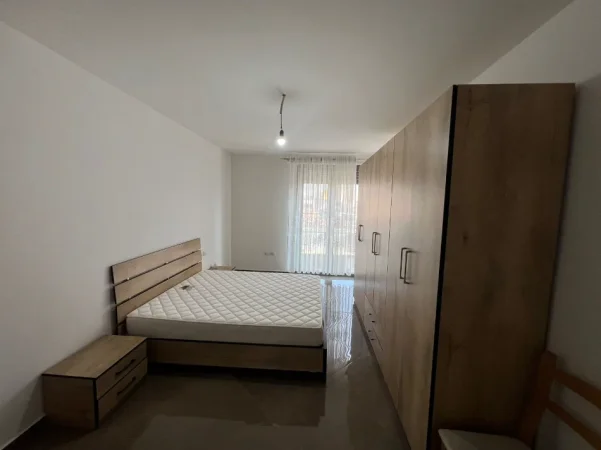 Tirane, jepet me qera apartament 2+1+Ballkon Kati 3, 98 m² 650 € (Don Bosko)