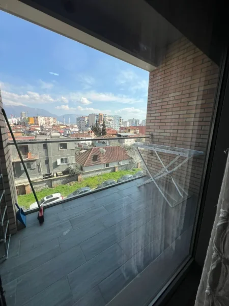 Tirane, jepet me qera apartament 2+1+Ballkon Kati 3, 98 m² 650 € (Don Bosko)