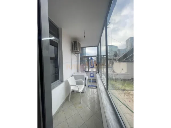 Tirane, jap me qera apartament 2+1+Ballkon Kati 3, 108 m² 1.000 € (QENDER)