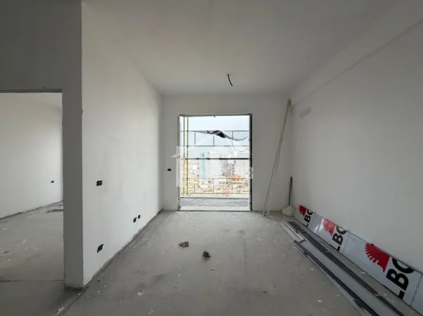 Tirane, shitet apartament 1+1 Kati 7, 63 m² 143.000 € (MBRAPA GLOBE, RRUGA E KAVAJËS)