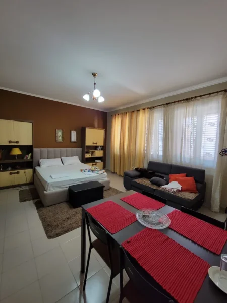 Tirane, jepet me qera apartament 1+1 Kati 2, 55 m² 550 € 