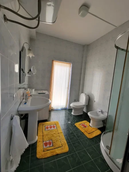 Tirane, jepet me qera apartament 1+1 Kati 2, 55 m² 550 € 