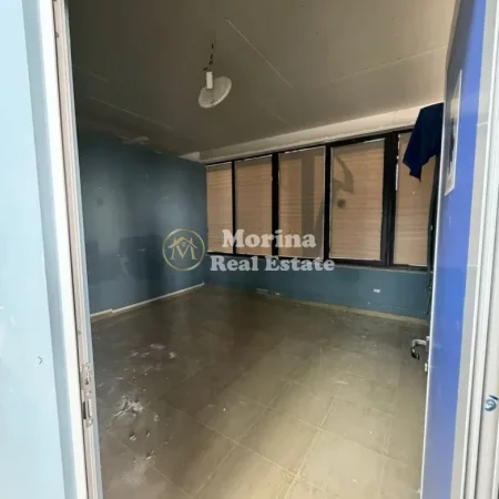 Tirane, jepet me qera ambjent biznesi Kati 2, 220 m² 2.000 € (Rruga e Dibres)