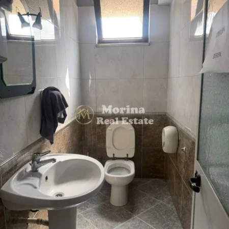 Tirane, jepet me qera ambjent biznesi Kati 2, 220 m² 2.000 € (Rruga e Dibres)