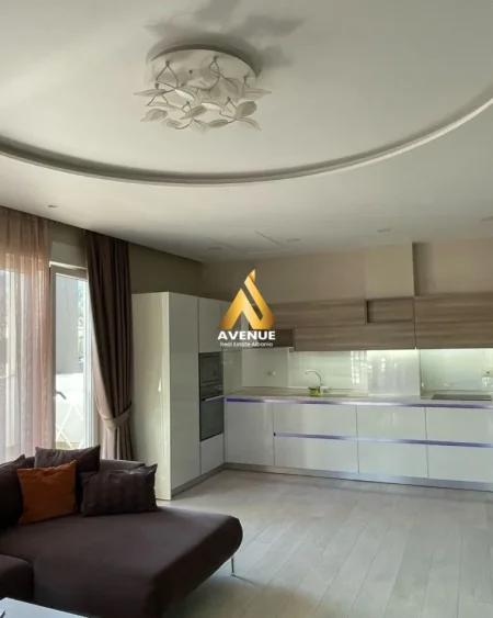 Tirane, jepet me qera apartament 3+1 Kati 4, 187 m² 1.400 € (Liqeni i Thatë, Kompleksi FZ Construction)