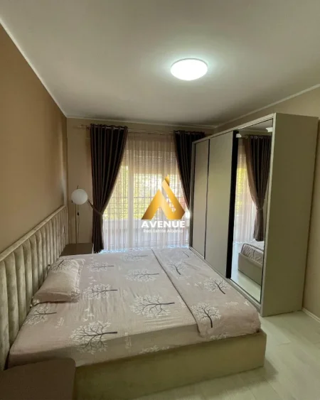 Tirane, jepet me qera apartament 3+1 Kati 4, 187 m² 1.400 € (Liqeni i Thatë, Kompleksi FZ Construction)