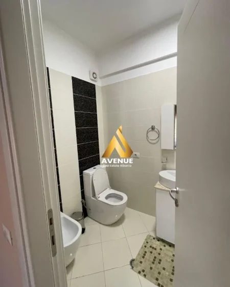 Tirane, jepet me qera apartament 3+1 Kati 4, 187 m² 1.400 € (Liqeni i Thatë, Kompleksi FZ Construction)