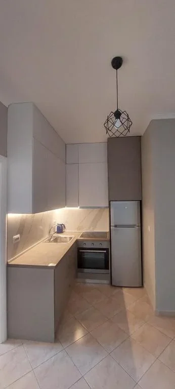 Tirane, jepet me qera apartament 1+1+Ballkon Kati 4, 70 m² 600 € (Rruga e Dibres)