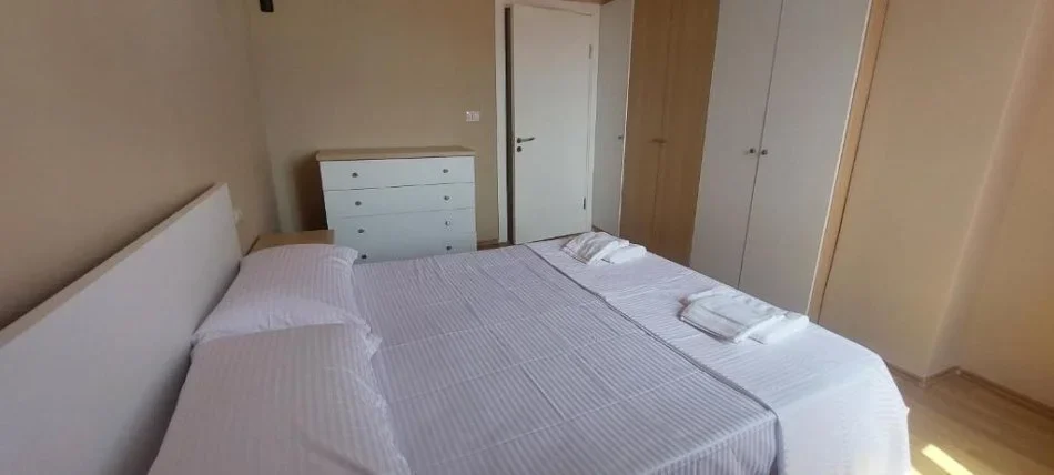 Tirane, jepet me qera apartament 1+1+Ballkon Kati 4, 70 m² 600 € (Rruga e Dibres)