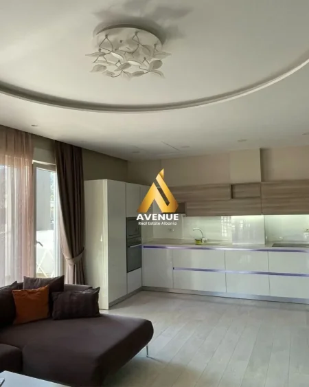 Tirane, jepet me qera apartament 3+1 Kati 4, 187 m² 1.400 € (Liqeni i Thatë, Kompleksi FZ Construction)