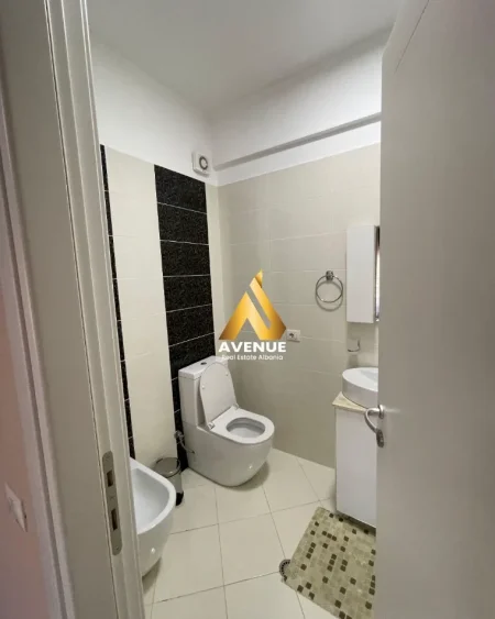 Tirane, jepet me qera apartament 3+1+Aneks+Ballkon Kati 4, 187 m² 1.400 € (RRUGA HAMDI SINA)