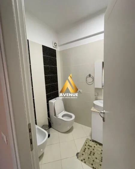 Tirane, jepet me qera apartament 3+1+Aneks+Ballkon Kati 4, 187 m² 1.400 € (RRUGA HAMDI SINA)