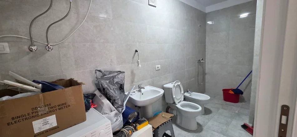 Tirane, jepet me qera apartament 2+1 Kati 2, 120 m² 530 € (Kombinat)