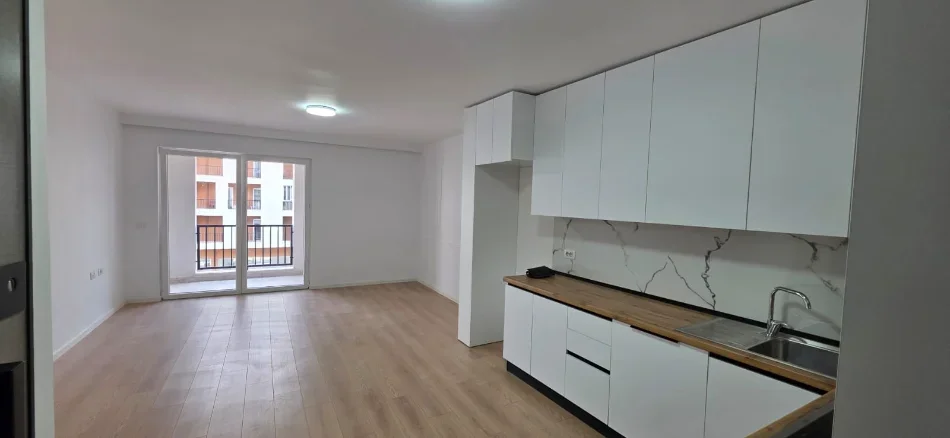 Tirane, jepet me qera apartament 2+1 Kati 2, 120 m² 530 € (Kombinat)