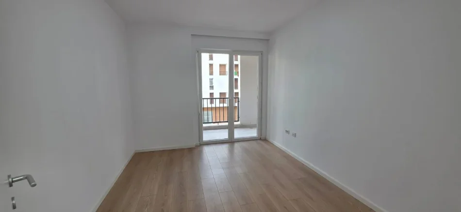 Tirane, jepet me qera apartament 2+1 Kati 2, 120 m² 530 € (Kombinat)