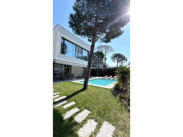 Durres, shitet Vile 2 Katshe Kati 2, 711 m² 1.150.000 € (San pietro)