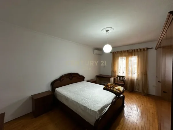 Shqiperi, jepet me qera apartament 2+1 Kati 6, 120 m² 600 € (Rr. Dritan Hoxha)