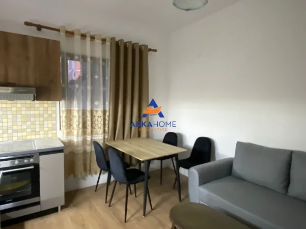 Tirane, jepet me qera apartament 1+1+Ballkon Kati 1, 65 m² 417 € 