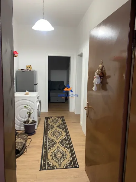 Tirane, jepet me qera apartament 1+1+Ballkon Kati 1, 65 m² 417 € 