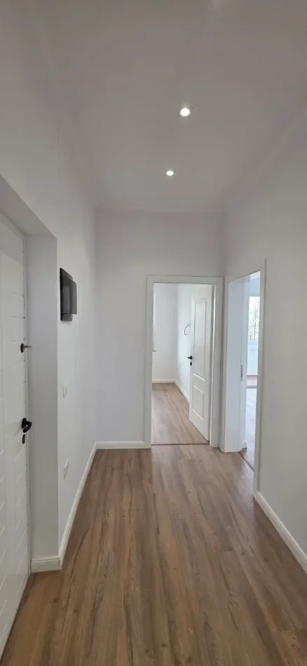 Tirane, shitet apartament 2+1+Ballkon Kati 3, 70 m² 148.000 € 