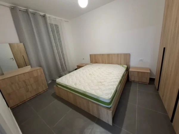 Tirane, jepet me qera apartament 3+1+Ballkon Kati 3, 90 m² 650 € 