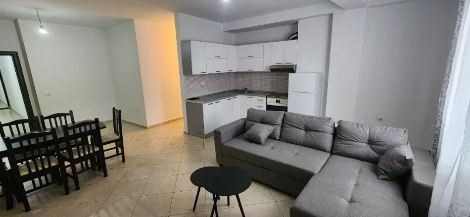 Tirane, jepet me qera apartament 2+1+Ballkon Kati 4, 97 m² 450 € (Yzberisht)