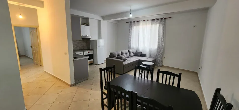 Tirane, jepet me qera apartament 2+1+Ballkon Kati 4, 97 m² 450 € (Yzberisht)