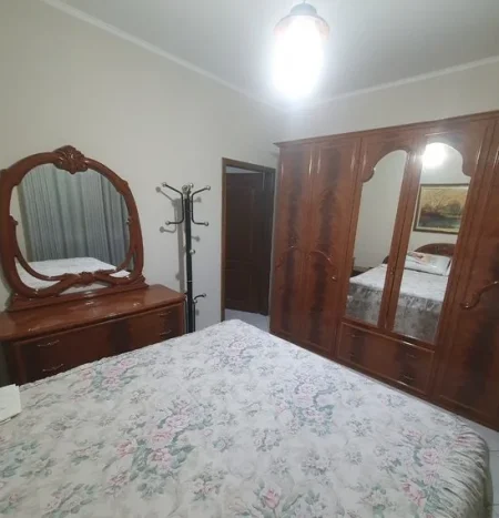 Tirane, jepet me qera apartament 2+1 Kati 3, 100 m² 500 € (Brryli)