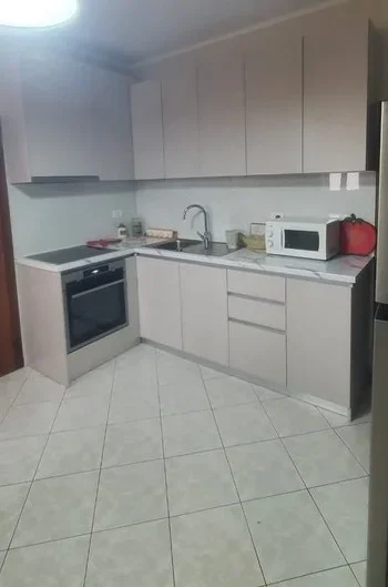Tirane, jepet me qera apartament 2+1 Kati 3, 100 m² 500 € (Brryli)