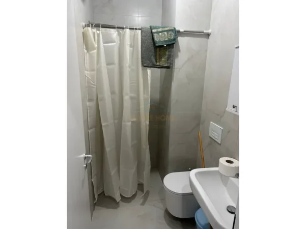 Tirane, jepet me qera apartament 1+1+Ballkon Kati 2, 48 m² 400 € (KADIU)