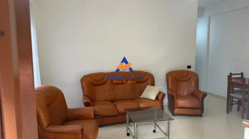 Tirane, jepet me qera apartament 1+1 Kati 1, 60 m² 365 € 